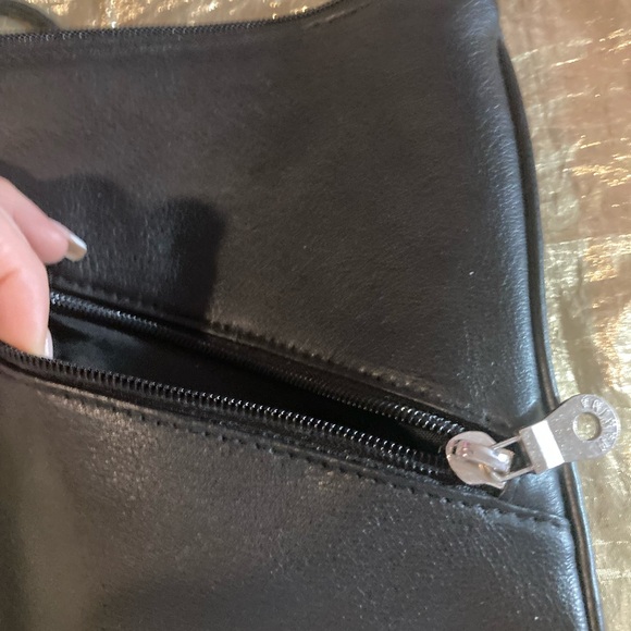WILSON’S Leather MAXIMA BRAND NEW WITH TAGS Black Crossbody Bag with 2-Zippers!